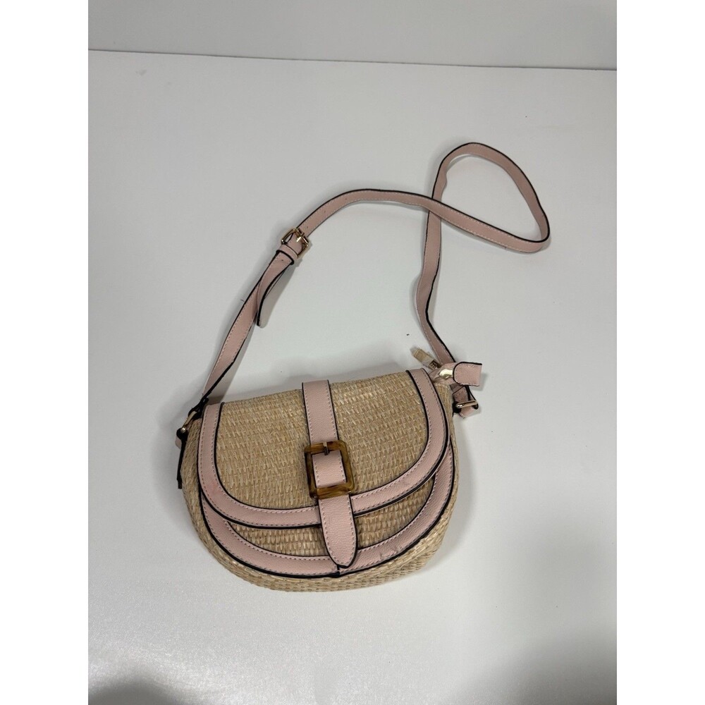 Izzy & Ali Straw Crossbody Bag Pink Faux Leather Tortoise Buckle Summer Saddle